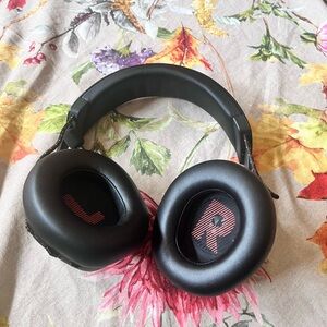 JBL QUANTUM Black Over-Ear Headphones - BLUETOOTH ONLY